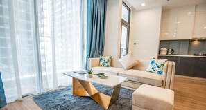 Departamento, 2 habitaciones | Sala de estar | Smart TV 