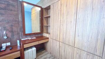 Exclusieve suite (Asialink Suite) | 1 slaapkamer, een minibar, een kluis op de kamer, een laptopwerkplek
