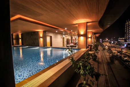 Kolam renang tertutup, kolam renang terbuka . Asialink Hotel By Prasanthi