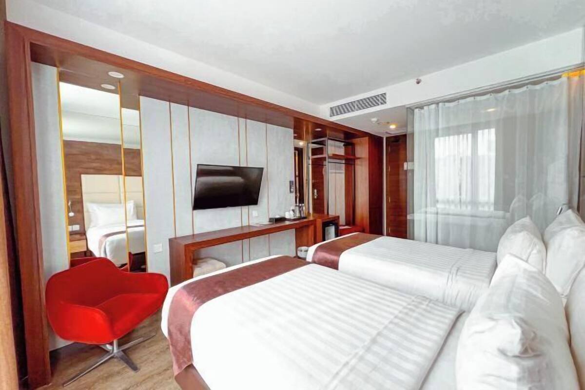 Minibar i caixa forta a l'habitació 