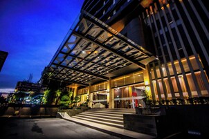 Fachada del alojamiento - Noche