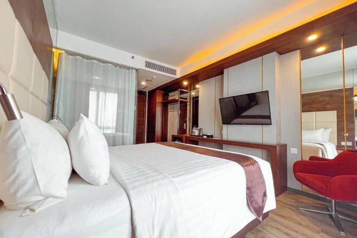 Minibar i caixa forta a l'habitació 