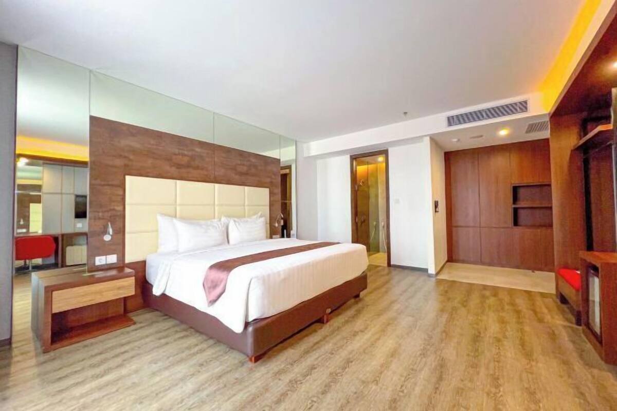 Minibar i caixa forta a l'habitació 