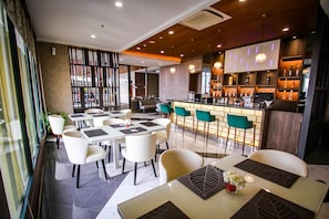 Bar (on property) - Asialink Hotel By Prasanthi (Batam)