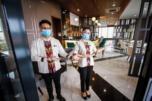 Breakfast, lunch, dinner served; international cuisine - Asialink Hotel By Prasanthi (Batam)