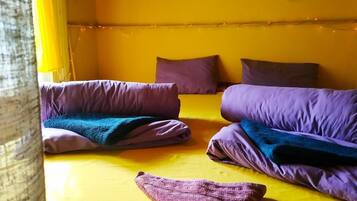 Individually furnished, iron/ironing board, free WiFi, bed sheets