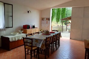 Dining - Wonderful private villa with WIFI, private pool, TV and pets allowed, close to San Gimignano (Lajatico)
