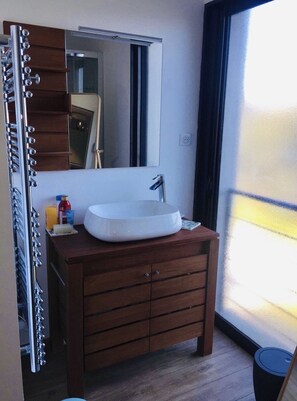 Shower, hair dryer, towels - Very nice studio overlooking the Gulf of Valinco (Viggianello)