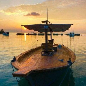Sun loungers, beach umbrellas, beach towels - Blue ocean maldives (Huraa)