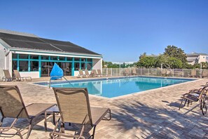 A heated pool - Airy Destin Condo w/ Pool - Walk to Private Beach! (Destin)