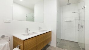 Bathtub, hair dryer, towels