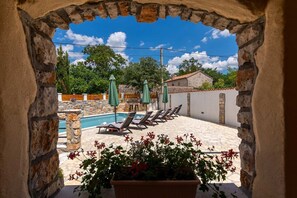 House | Pool | Seasonal outdoor pool, pool umbrellas, sun loungers - Hiza Bratovici (Porec)