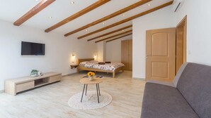 3 habitaciones, tabla de planchar con plancha y cunas gratuitas 