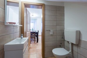 House | Bathroom | Towels, soap, toilet paper - Hiza Bratovici (Porec)