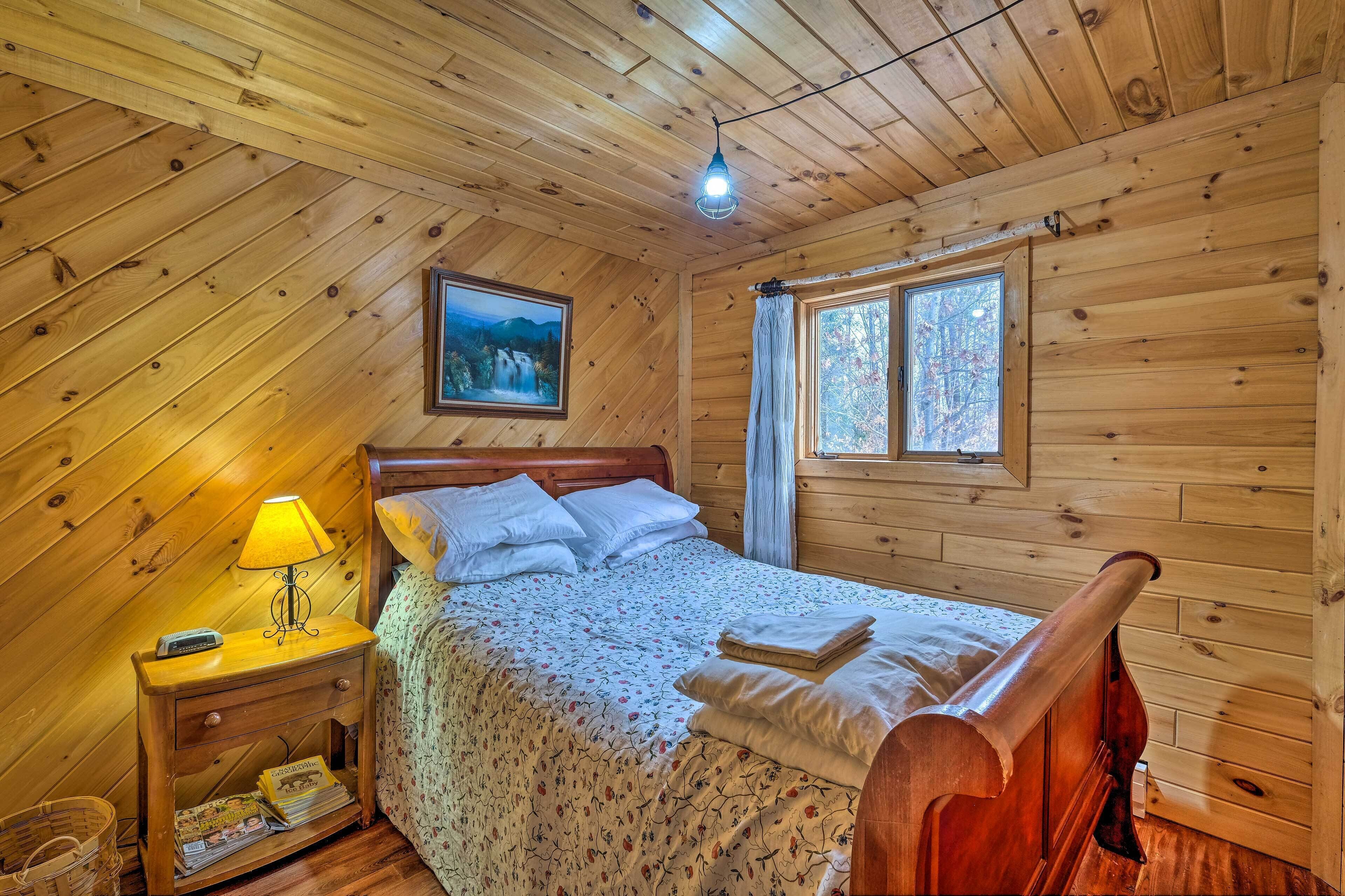 3 bedrooms, desk, iron/ironing board, internet