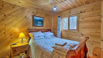 3 bedrooms, desk, iron/ironing board, internet