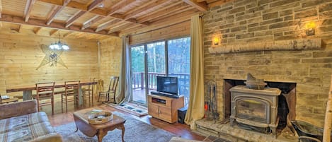 TV, fireplace, DVD player, books