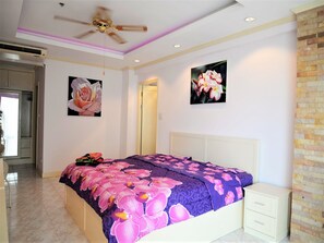 1 bedroom, bed sheets