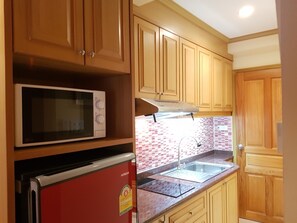 Fridge, microwave, stovetop, toaster