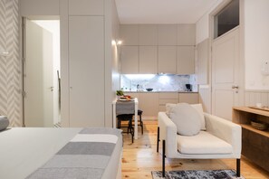 Living area - Sol Modern Studio at Batalha (Porto)
