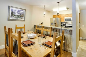 Dining - Chic & Cozy Breck Condo: Ski-In/Ski-Out at Peak 8! (Breckenridge)