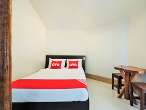 Desk, free WiFi, bed sheets