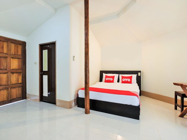 Desk, free WiFi, bed sheets