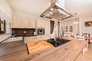House | Private kitchen | Fridge, oven, stovetop, dishwasher - Casa Noemi (Porec)