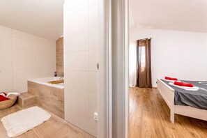 2 habitaciones, cunas gratuitas, wifi gratis y ropa de cama