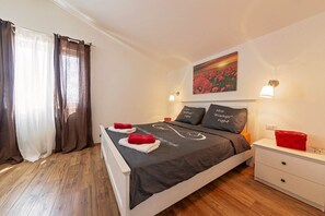 2 عدّة غرف نوم وأسرّة أطفال/رضّع (مجانًا) وواي فاي مجانًا وملاءات أسرّة