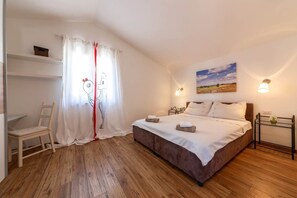 House | 2 bedrooms, free cribs/infant beds, free WiFi, bed sheets - Casa Noemi (Porec)