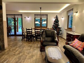 Fireplace, books, stereo