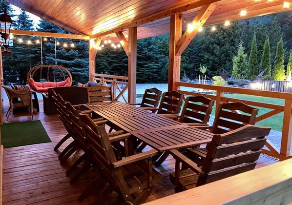 Outdoor dining
