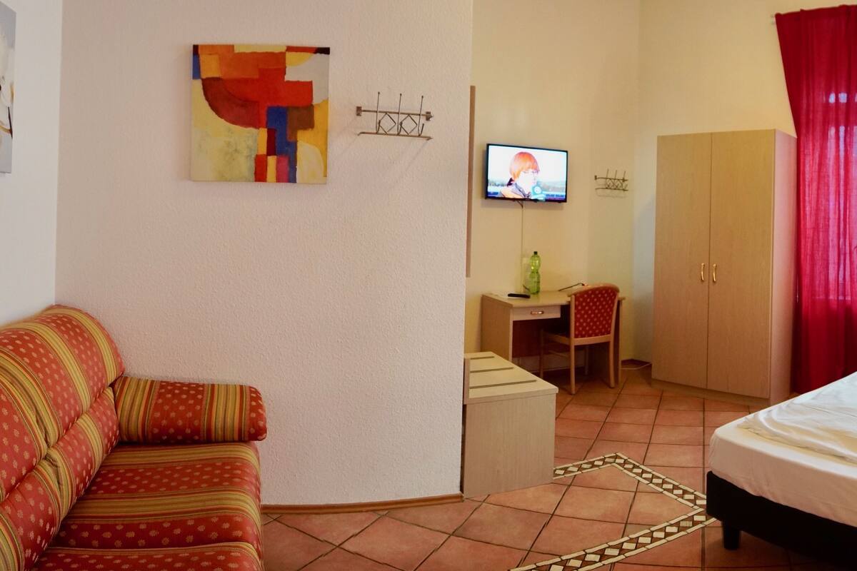 Deluxe Double Room | Desk, soundproofing, iron/ironing board, free WiFi