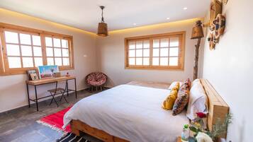 Phòng đôi Deluxe, 1 giường cỡ king, không hút thuốc, quang cảnh núi | Bộ đồ giường cao cấp, bàn ủi/dụng cụ ủi quần áo