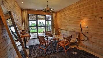 Deluxe Quadruple Room, 1 King Bed, Non Smoking | Premium bedding, iron/ironing board, free WiFi, bed sheets