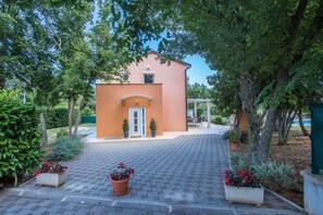 Villa | Exterior