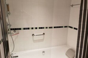Apartment, Multiple Beds | Bathroom