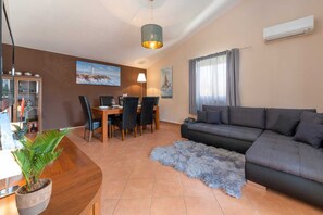 House | Living area | Flat-screen TV