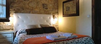 CASINA FOUCELLAS. Muinos dorpen.