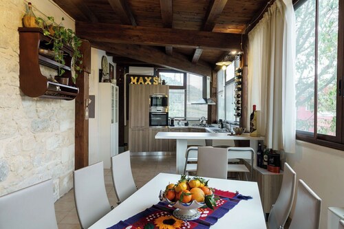 Panoramic Villa with PRIVATE POOL and Modern Comforts in Ragusa Ibla