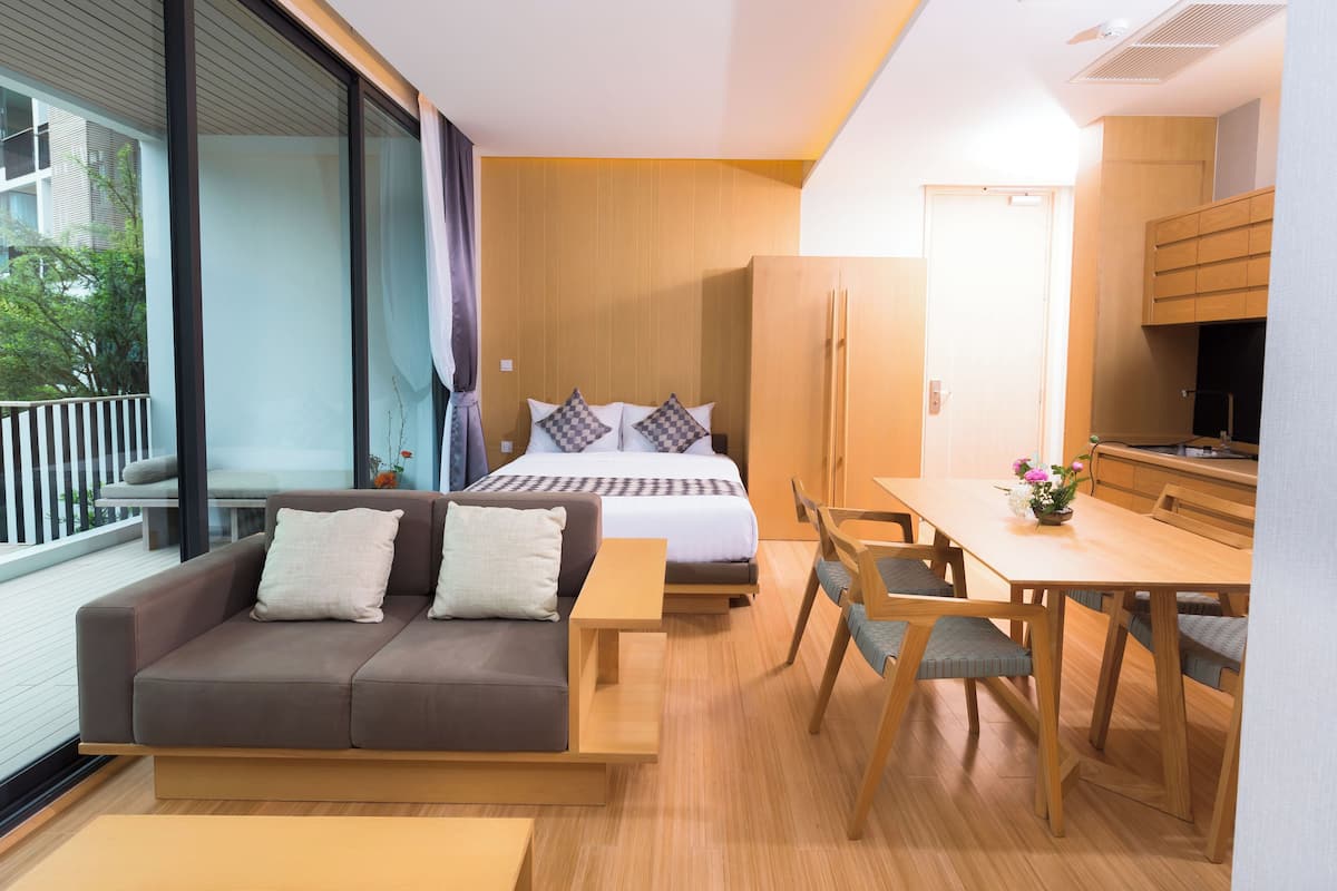 Junior Suite Garden View | 1 bedroom, individually decorated, soundproofing, free WiFi