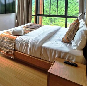 Individually decorated, soundproofing, free WiFi, bed sheets - Zen Next Khao Yai (Pak Chong)