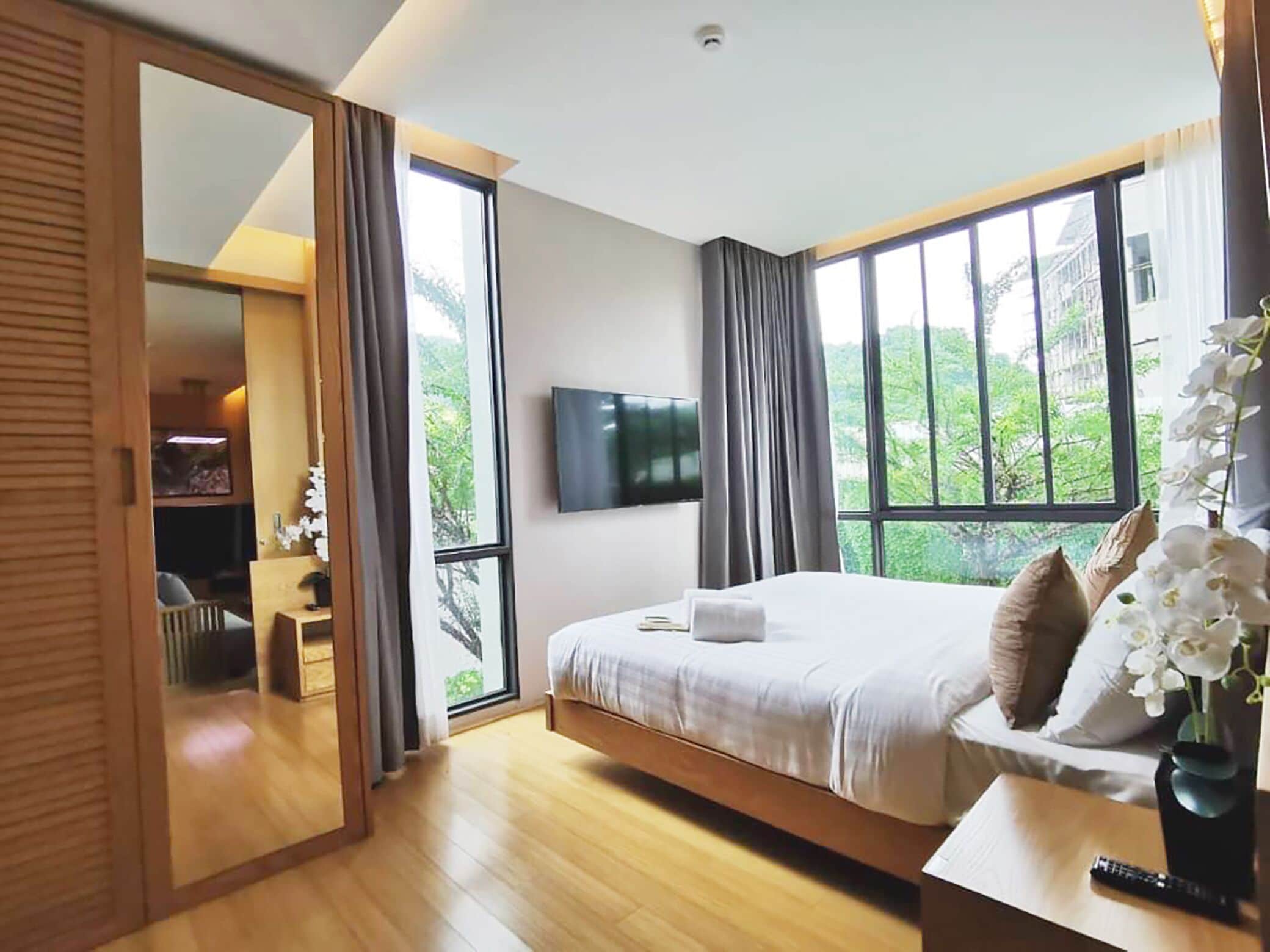 Premier Suite City View | Trang trí khác biệt, phòng cách âm 