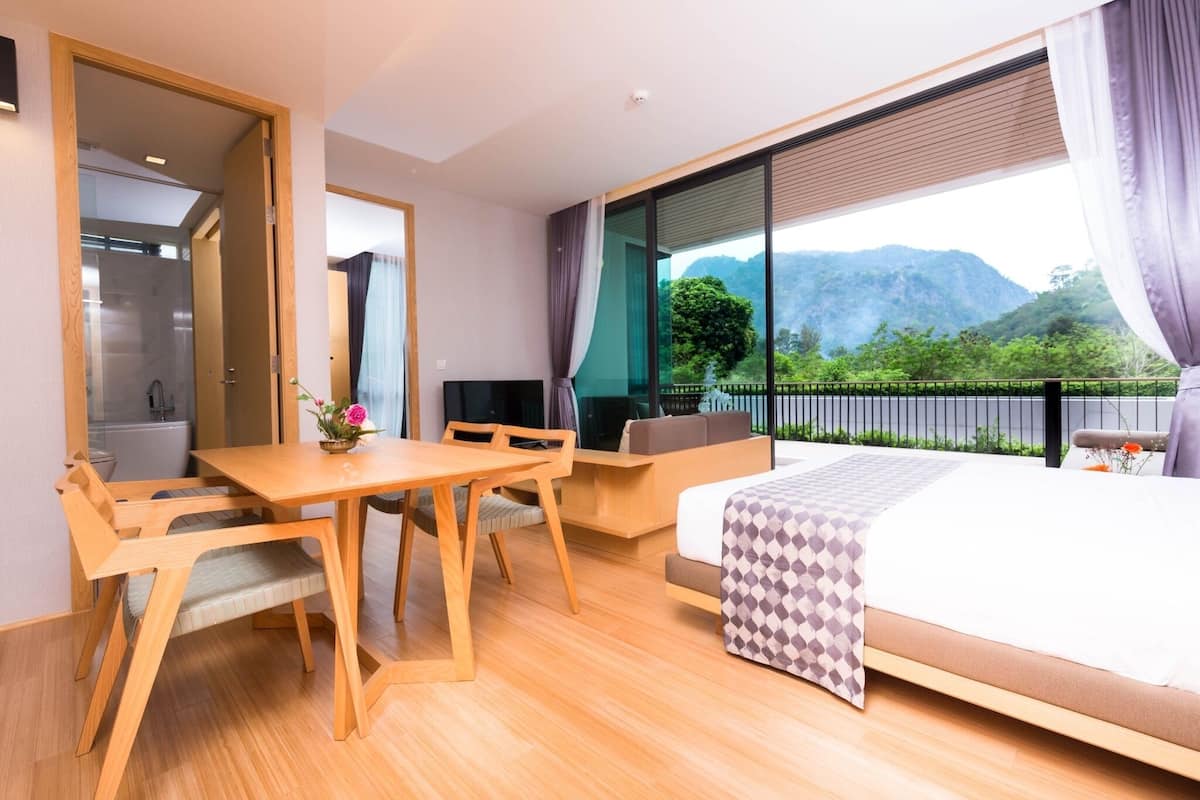 Junior Suite Mountain View | 1 bedroom, individually decorated, soundproofing, free WiFi
