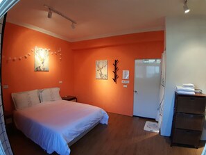 Blackout drapes, soundproofing, bed sheets - Taoyuan Airport Rory Harbor Hostel (Taoyuan City)