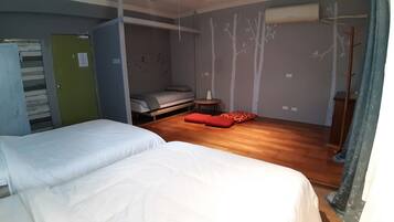 Gallery House, 4 Bedrooms, Ensuite, Beachside | Blackout drapes, soundproofing, bed sheets