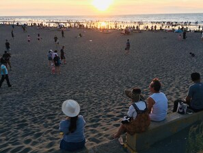 Beach nearby, white sand - Taoyuan Airport Rory Harbor Hostel (Taoyuan City)