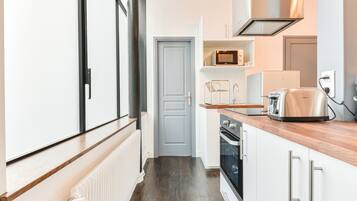 Fridge, microwave, oven, dishwasher