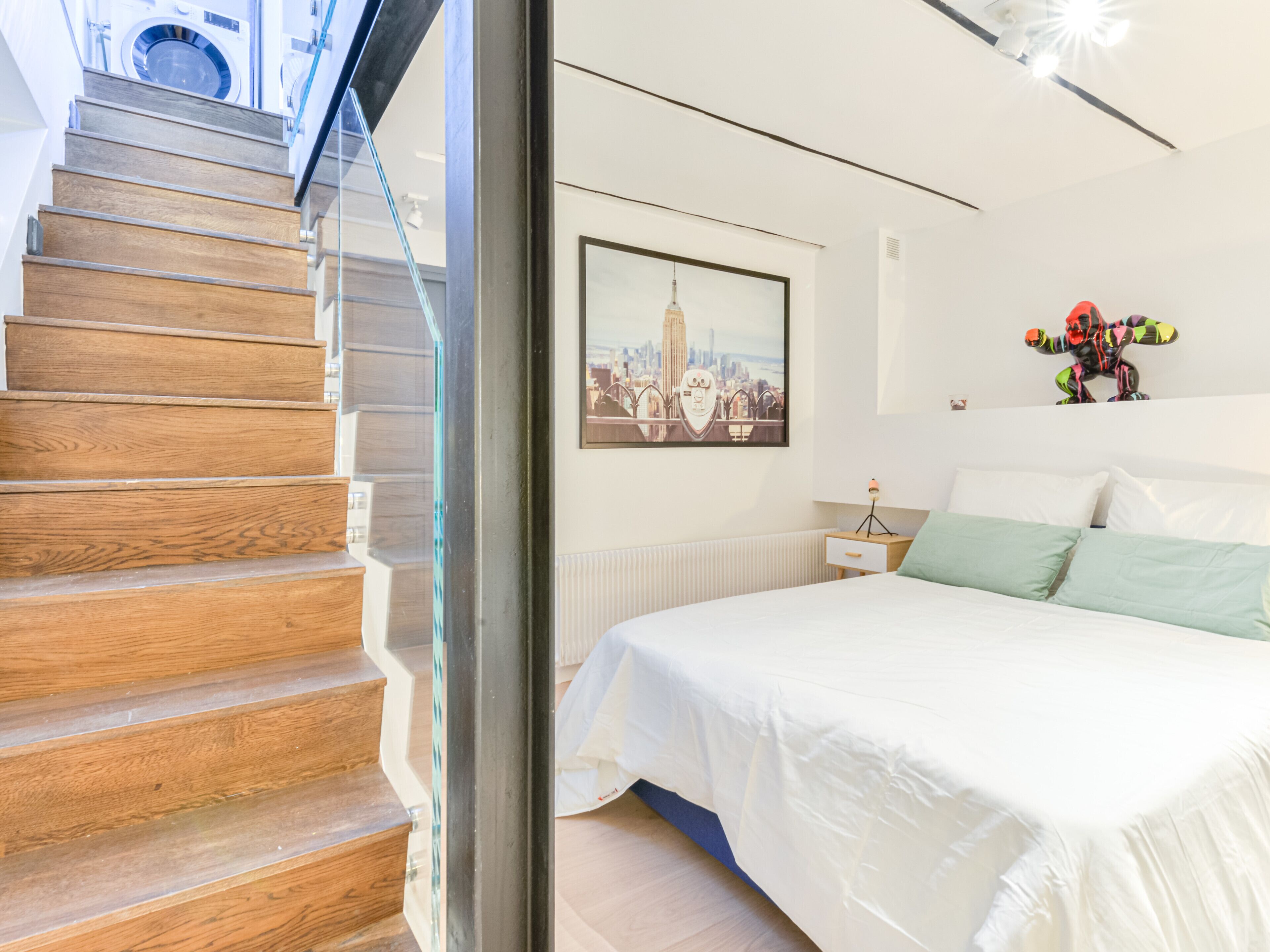 6 habitaciones, tabla de planchar con plancha, wifi y ropa de cama 